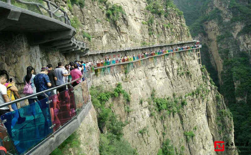 十渡東湖港七彩玻璃棧道